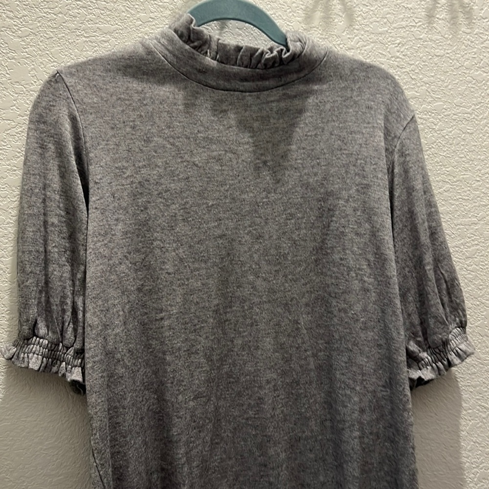 Gibson look great sweater short sleeve ruffle detail. Great condition.
